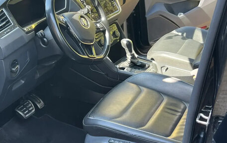 Volkswagen Tiguan II, 2018 год, 2 400 000 рублей, 8 фотография