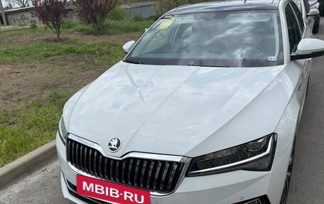 Skoda Superb III рестайлинг, 2025 год, 3 590 000 рублей, 2 фотография