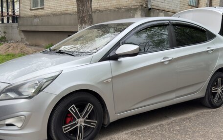 Hyundai Solaris II рестайлинг, 2014 год, 820 000 рублей, 3 фотография