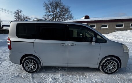 Toyota Noah III, 2013 год, 1 415 000 рублей, 6 фотография