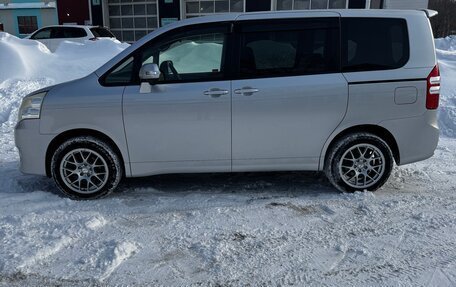 Toyota Noah III, 2013 год, 1 415 000 рублей, 3 фотография