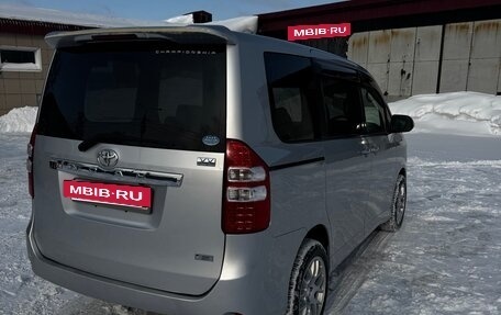 Toyota Noah III, 2013 год, 1 415 000 рублей, 5 фотография