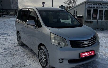 Toyota Noah III, 2013 год, 1 415 000 рублей, 1 фотография