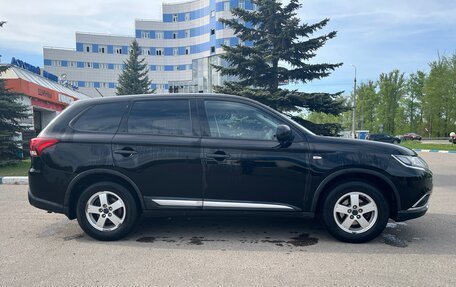 Mitsubishi Outlander III рестайлинг 3, 2016 год, 1 690 000 рублей, 4 фотография
