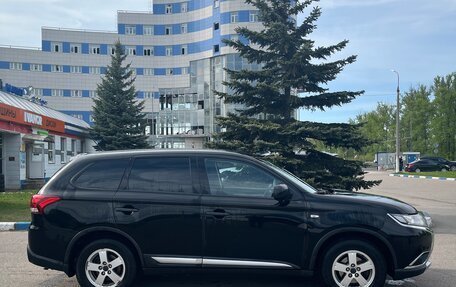 Mitsubishi Outlander III рестайлинг 3, 2016 год, 1 690 000 рублей, 9 фотография