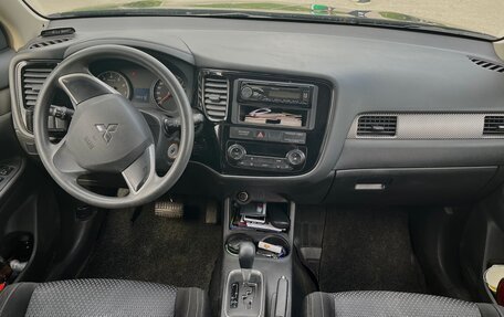 Mitsubishi Outlander III рестайлинг 3, 2016 год, 1 690 000 рублей, 11 фотография