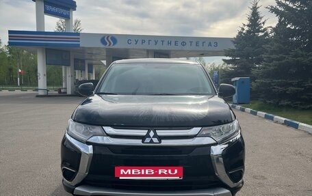 Mitsubishi Outlander III рестайлинг 3, 2016 год, 1 690 000 рублей, 3 фотография