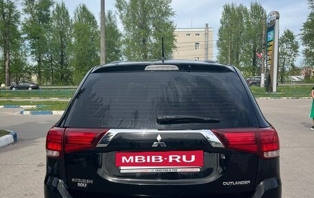 Mitsubishi Outlander III рестайлинг 3, 2016 год, 1 690 000 рублей, 7 фотография