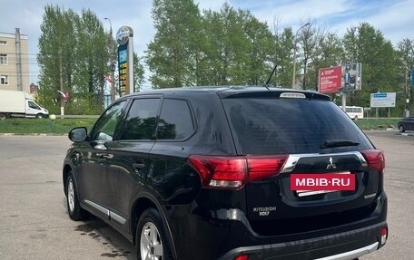 Mitsubishi Outlander III рестайлинг 3, 2016 год, 1 690 000 рублей, 8 фотография