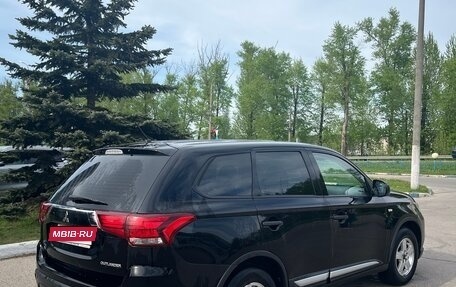 Mitsubishi Outlander III рестайлинг 3, 2016 год, 1 690 000 рублей, 5 фотография