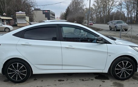 Hyundai Solaris II рестайлинг, 2011 год, 650 000 рублей, 3 фотография