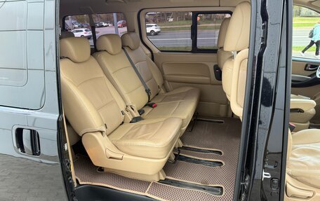 Hyundai H-1 II рестайлинг, 2019 год, 3 500 000 рублей, 12 фотография