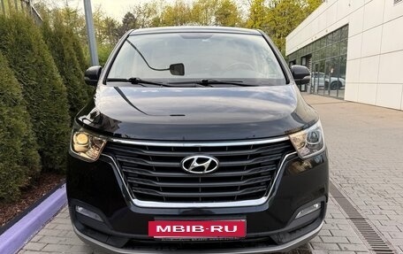 Hyundai H-1 II рестайлинг, 2019 год, 3 500 000 рублей, 3 фотография