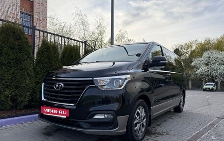Hyundai H-1 II рестайлинг, 2019 год, 3 500 000 рублей, 2 фотография