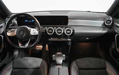 Mercedes-Benz CLA, 2020 год, 2 680 000 рублей, 13 фотография