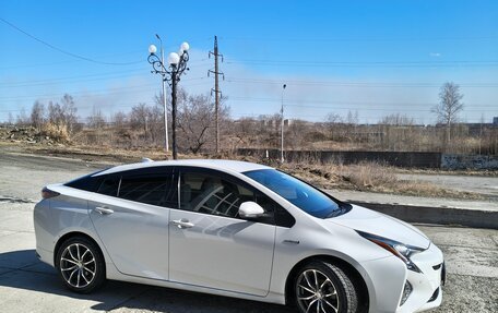 Toyota Prius IV XW50, 2016 год, 1 550 000 рублей, 3 фотография