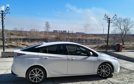 Toyota Prius IV XW50, 2016 год, 1 550 000 рублей, 4 фотография