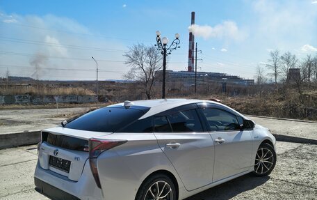 Toyota Prius IV XW50, 2016 год, 1 550 000 рублей, 5 фотография