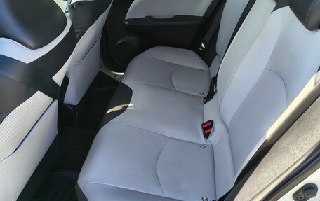Toyota Prius IV XW50, 2016 год, 1 550 000 рублей, 15 фотография