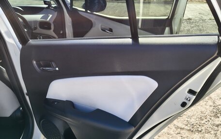 Toyota Prius IV XW50, 2016 год, 1 550 000 рублей, 14 фотография