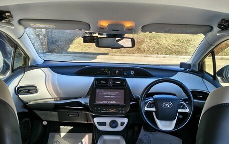 Toyota Prius IV XW50, 2016 год, 1 550 000 рублей, 18 фотография