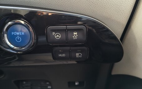 Toyota Prius IV XW50, 2016 год, 1 550 000 рублей, 17 фотография