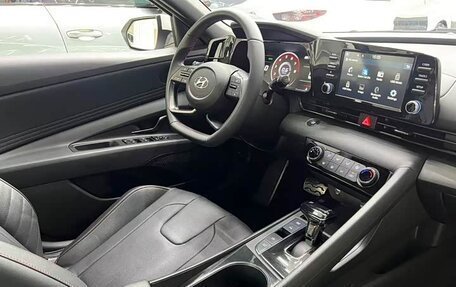 Hyundai Elantra, 2022 год, 1 300 000 рублей, 17 фотография