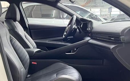 Hyundai Elantra, 2022 год, 1 300 000 рублей, 18 фотография