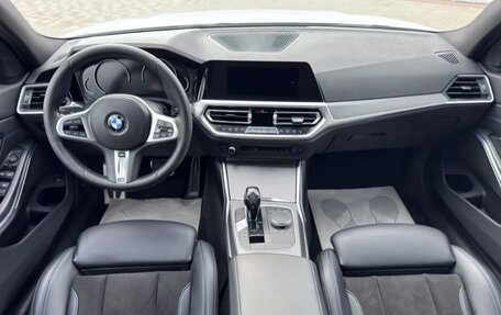 BMW 3 серия, 2019 год, 4 000 000 рублей, 28 фотография