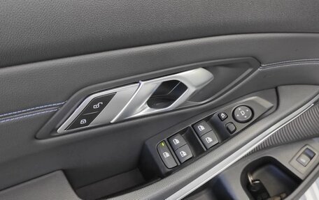 BMW 3 серия, 2019 год, 4 000 000 рублей, 38 фотография