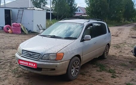 Toyota Ipsum II, 1996 год, 380 000 рублей, 2 фотография