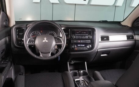 Mitsubishi Outlander III рестайлинг 3, 2013 год, 1 379 000 рублей, 6 фотография
