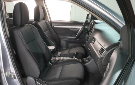 Mitsubishi Outlander III рестайлинг 3, 2013 год, 1 379 000 рублей, 8 фотография