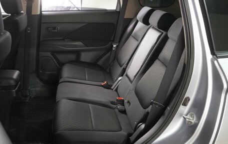 Mitsubishi Outlander III рестайлинг 3, 2013 год, 1 379 000 рублей, 9 фотография