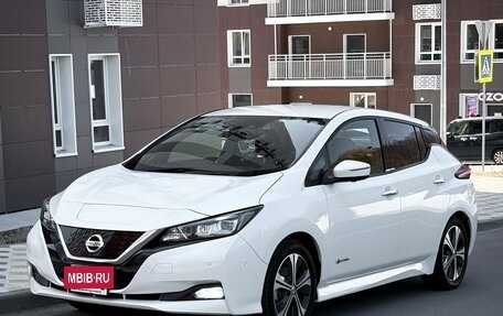 Nissan Leaf II, 2017 год, 1 400 000 рублей, 2 фотография