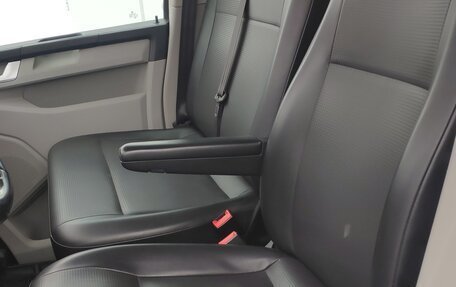 Volkswagen Caravelle T6 рестайлинг, 2019 год, 3 450 000 рублей, 7 фотография