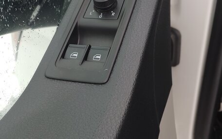 Volkswagen Caravelle T6 рестайлинг, 2019 год, 3 450 000 рублей, 9 фотография