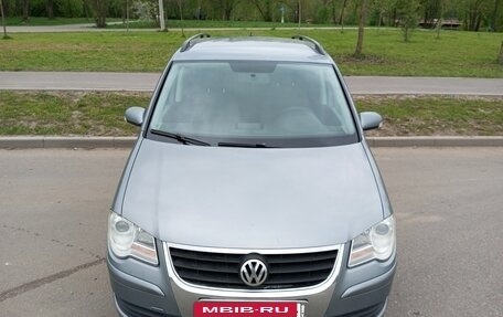 Volkswagen Touran III, 2009 год, 690 000 рублей, 2 фотография