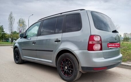 Volkswagen Touran III, 2009 год, 690 000 рублей, 4 фотография