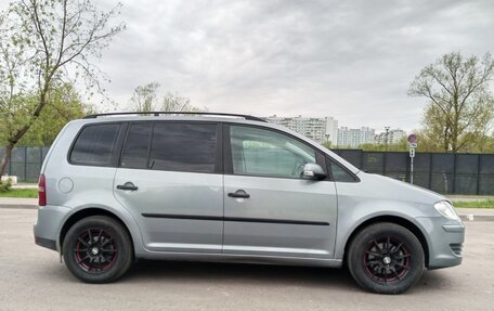 Volkswagen Touran III, 2009 год, 690 000 рублей, 10 фотография
