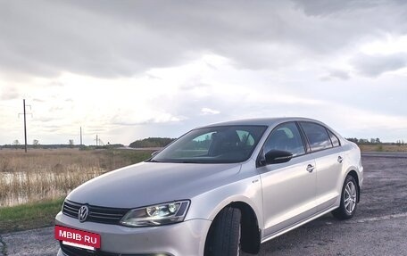 Volkswagen Jetta VI, 2013 год, 780 000 рублей, 2 фотография