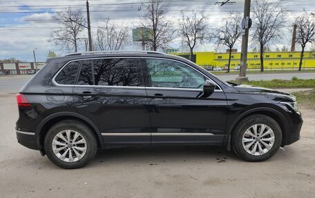 Volkswagen Tiguan II, 2021 год, 2 870 000 рублей, 3 фотография