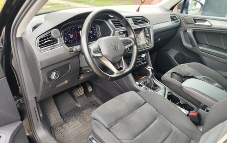 Volkswagen Tiguan II, 2021 год, 2 870 000 рублей, 10 фотография