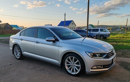 Volkswagen Passat B8 рестайлинг, 2015 год, 1 850 000 рублей, 2 фотография