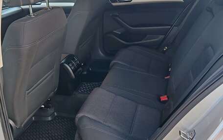 Volkswagen Passat B8 рестайлинг, 2015 год, 1 850 000 рублей, 8 фотография