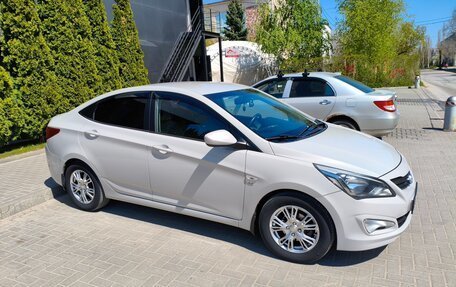 Hyundai Solaris II рестайлинг, 2014 год, 950 000 рублей, 2 фотография