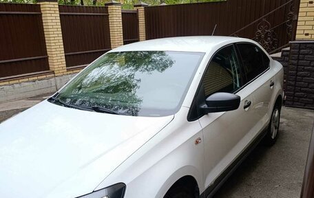 Volkswagen Polo VI (EU Market), 2015 год, 700 000 рублей, 3 фотография