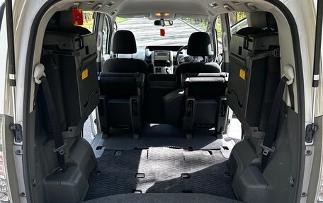 Toyota Voxy II, 2009 год, 1 270 000 рублей, 11 фотография