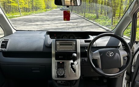 Toyota Voxy II, 2009 год, 1 270 000 рублей, 10 фотография