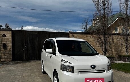 Toyota Voxy II, 2009 год, 1 270 000 рублей, 4 фотография